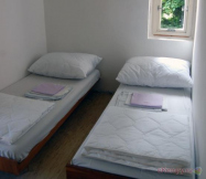 Pokoj ve zděné budově