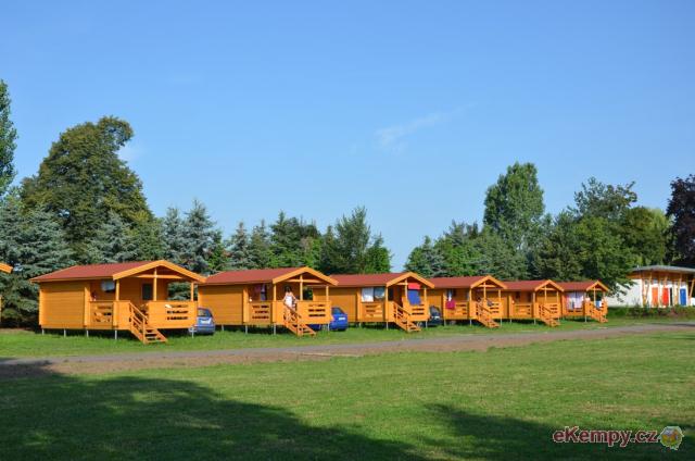 Koupaliště a kemp Chlumec nad Cidlinou 4L chatky