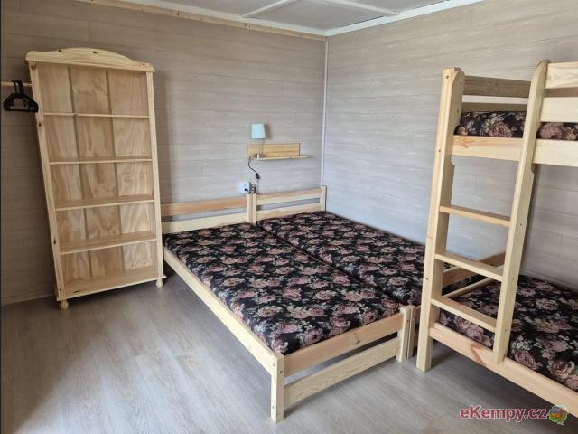 Plážový resort Laguna 4L chatky, soc.zařízení, lednice