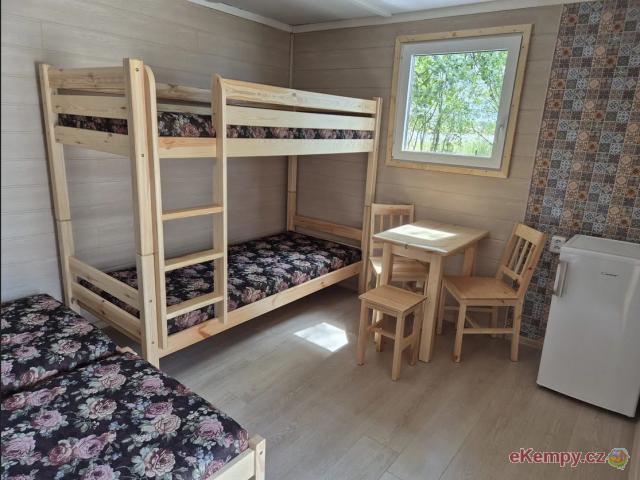 Plážový resort Laguna 4L chatky, soc.zařízení, lednice