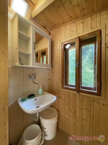 Camp Javořice - turistatek Chata pod Javořicí -koupelna na verandě.