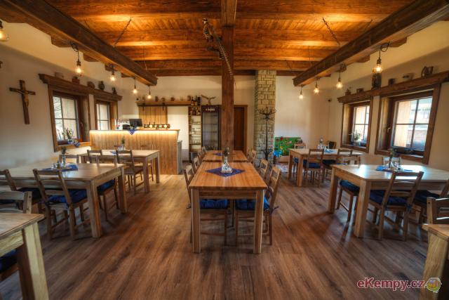 Kemp Machůzky Restaurace Gajdův dvůr 800m