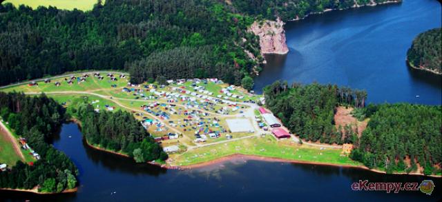 Autocamp Wilsonka na Dalešické přehradě 