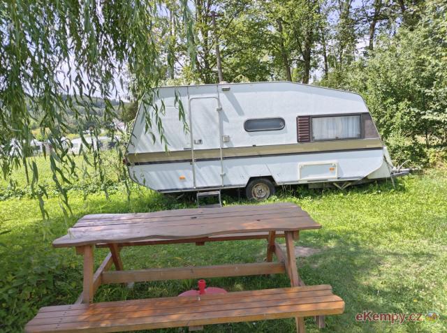 KEMP NA VÝSLUNÍ karavan