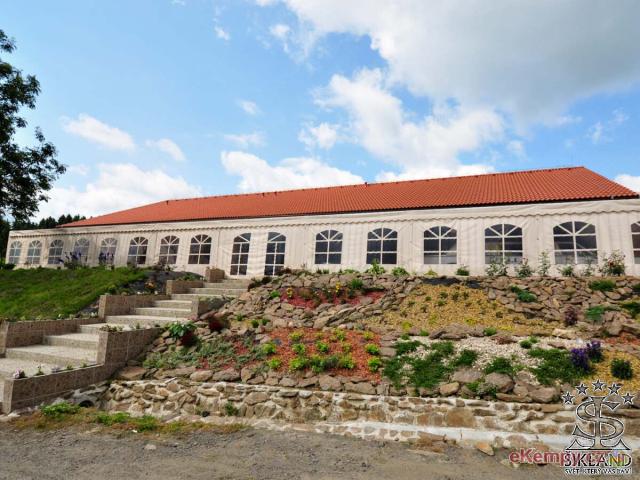 KEMP ŠIKLAND - největší zážitkový areál na Vysočině  Budova Central Kemp