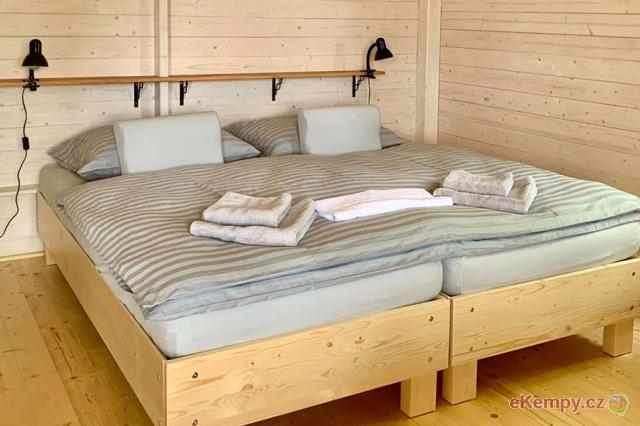KRÁSKÉ CHATKY, Nový Malín KRÁSKÉ CHATKY manželská postel